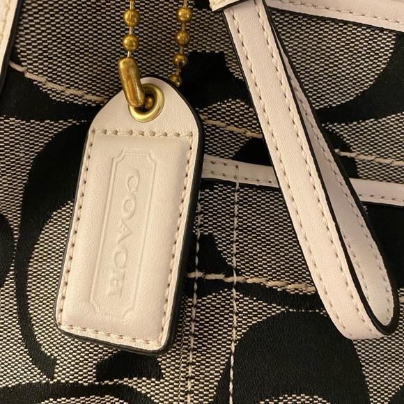 BNWT Coach denim and leather hobo handbag from Japan Tokyo Coach flagship store - Picture 3 of 10